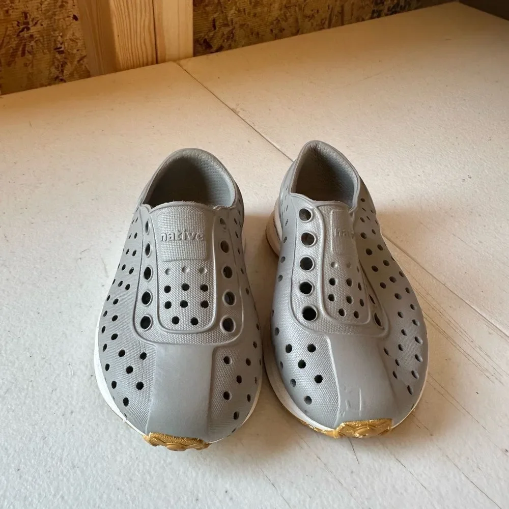 Native Kids Water Shoes in Gray